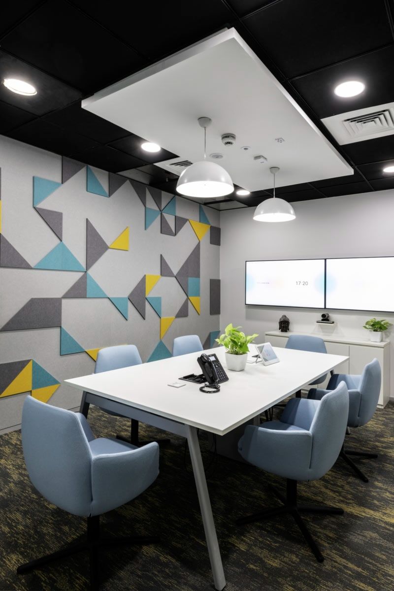 Modern Corporate Meeting Room with Integrated Video Conferencing Array #28